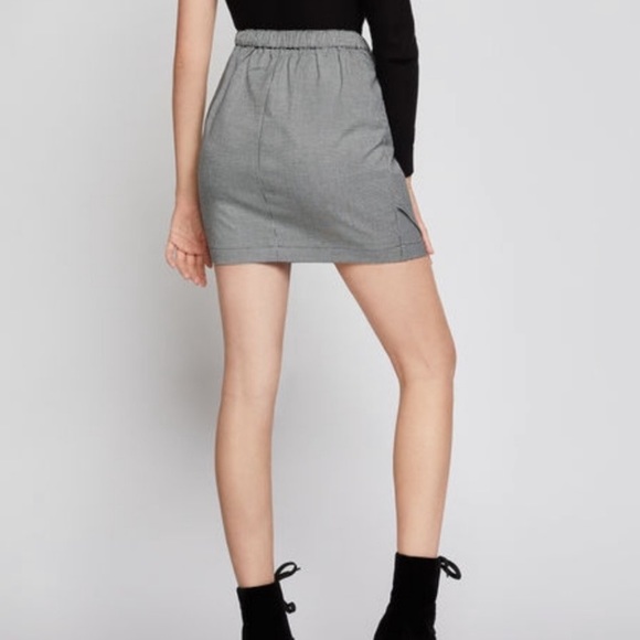 BCBG B/W Checkered Mini Skirt Sz L - Picture 2 of 5